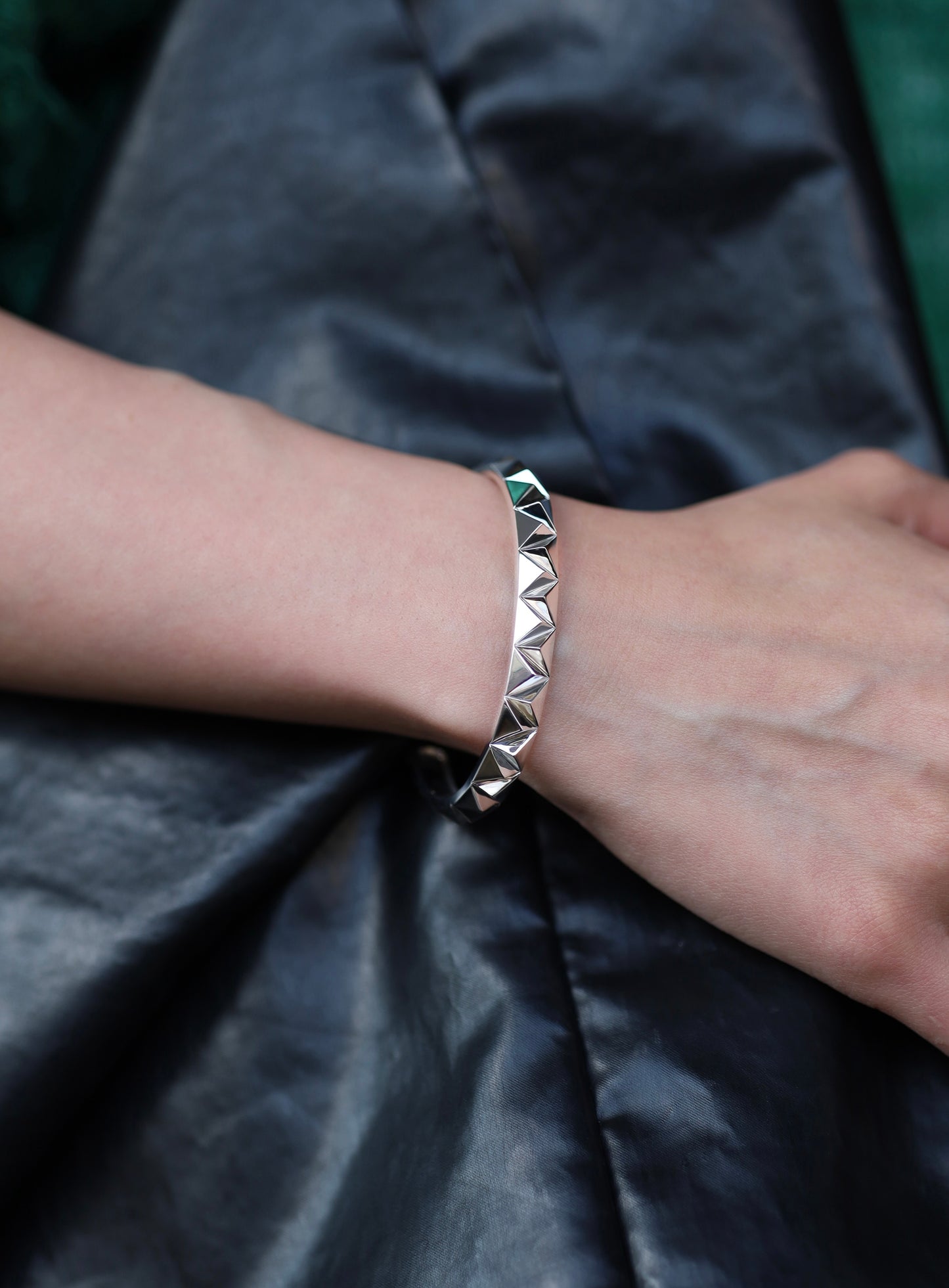 Rugged Classic Bangle_SV925