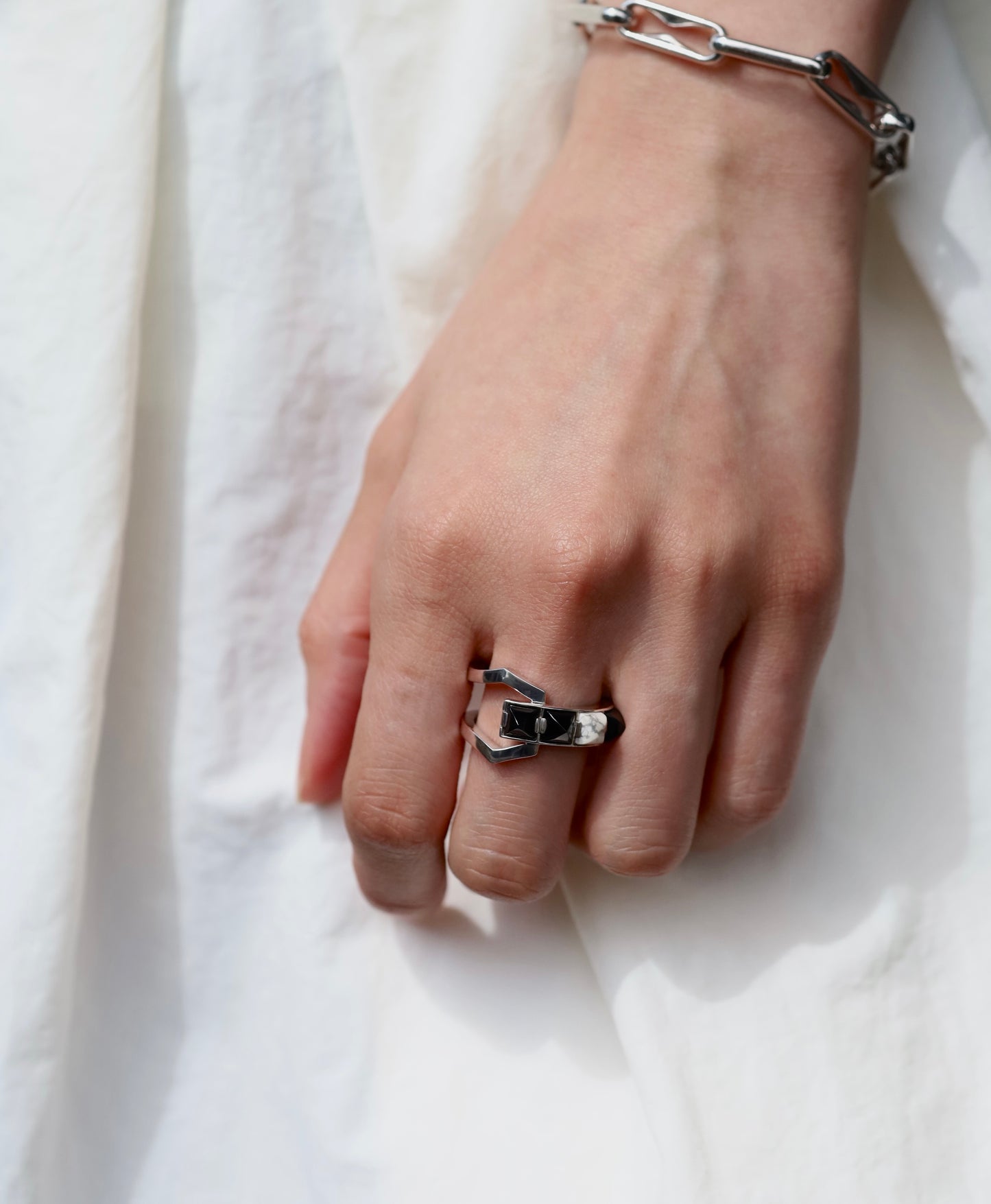 Arc Ring_SV925 × Black Spinel× Howlite
