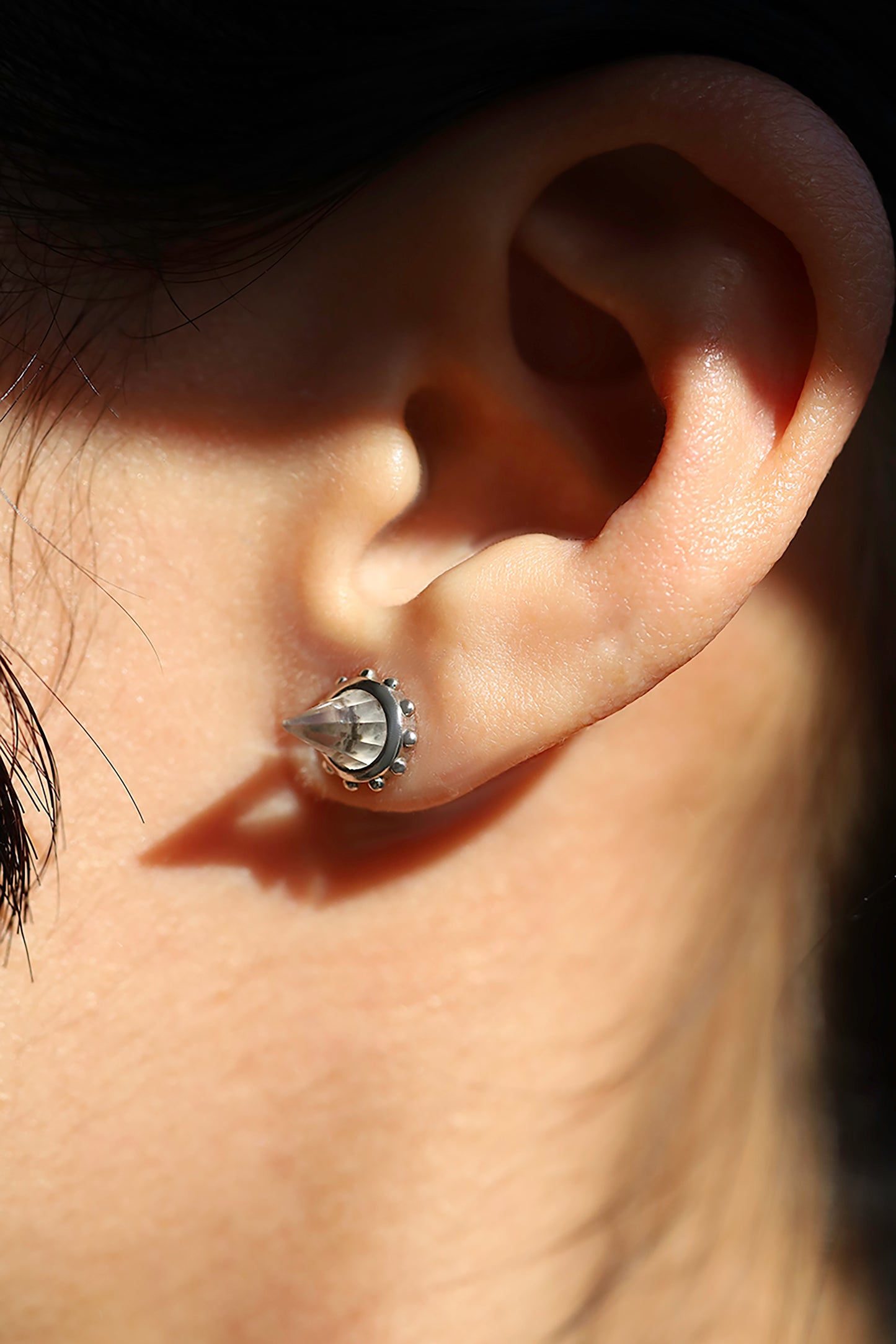 Spike Earring_WG × White Quartz