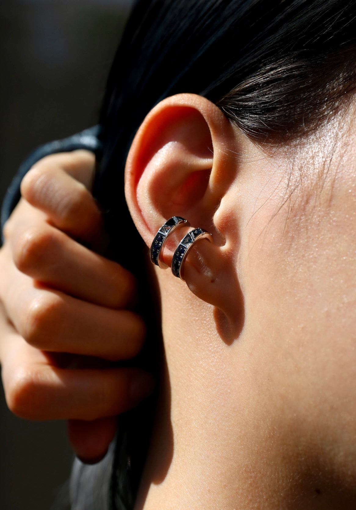 Protection Ear Cuff_WG × Blue Sapphire × Black Spinel × London Blue Topaz