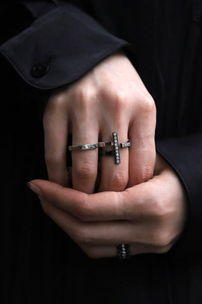 Stand Double Finger Ring_BLK × White Dia 0.55ct