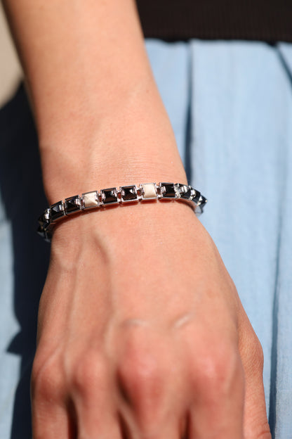 Arc Bracelet_SV925 × Black Spinel × Howlite